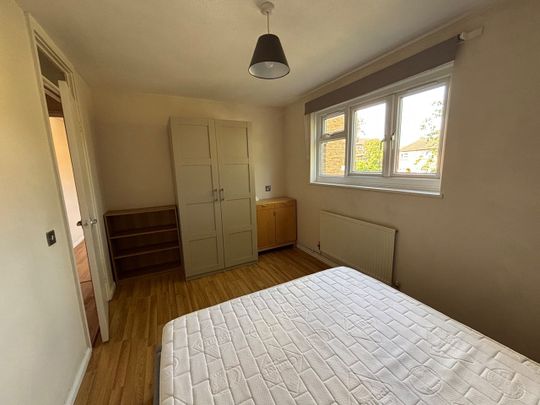 1 Bed Flat, North Road, W5 - Photo 1