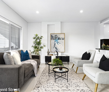 IMMACULATE Three Bedroom Duplex Close to Riverstone Train Station! - Photo 3