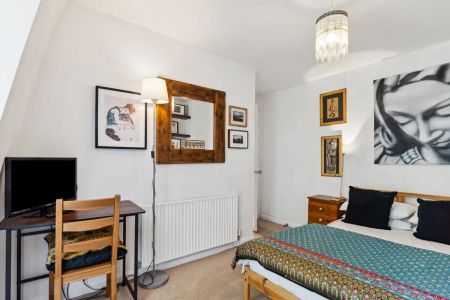 1 bedroom flat in London - Photo 5