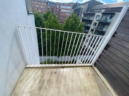 IXELLES : DUPLEX MEUBLE 3 CHAMBRES + TERRASSE + PARKING - Ixelles - Foto 2