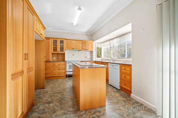 2 Gillies Street North, Lake Wendouree - Photo 1