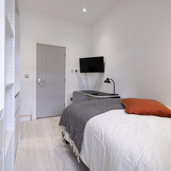 6 bedroom house of multiple occupation to rent - Photo 1