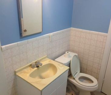 201.2 Wellington Street - 1 bed, 1 bath **HALF OFF FIRST MONTHS REN... - Photo 6