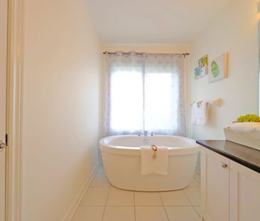 For Lease - 548 Red Elm Drive, Shelburne, Ontario - Photo 2