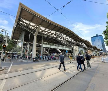 Fully Furnished Modern 2-Bedroom Apartment with Panoramic City Views - Photo 1