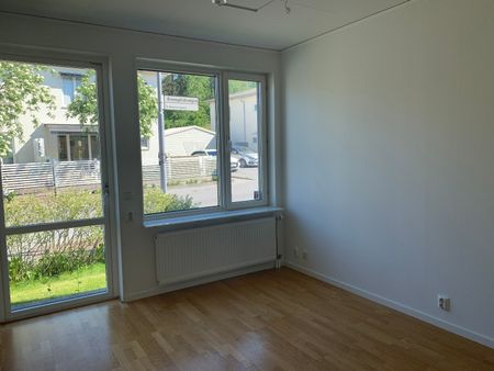 Välplanerad villa i barnvänligt område - Photo 2