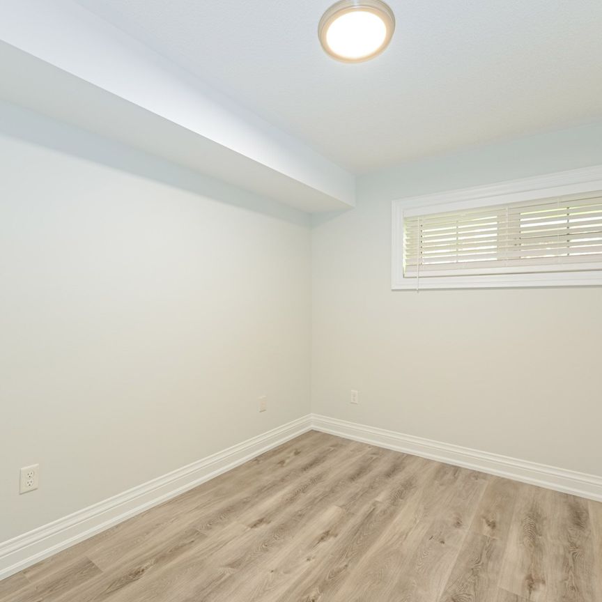 For Lease - 43 Hays Boulevard Unit# 2, Oakville, Ontario - Photo 1