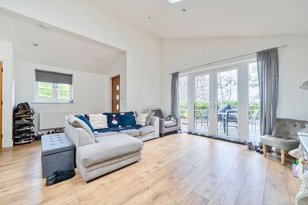 Churt Road, Churt, Farnham, Surrey, GU10 - Photo 3