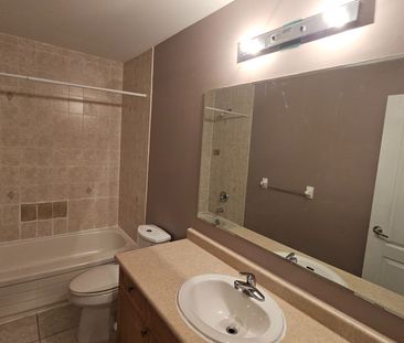 For Lease - 1 Chippenham Lane Unit# COACH HOUSE, Markham, Ontario - Photo 6