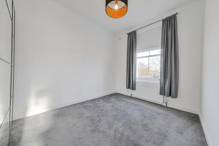3 bedroom flat to rent - Photo 4