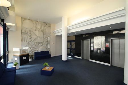 The Skyline Plaza Building, Aldgate East - Photo 3