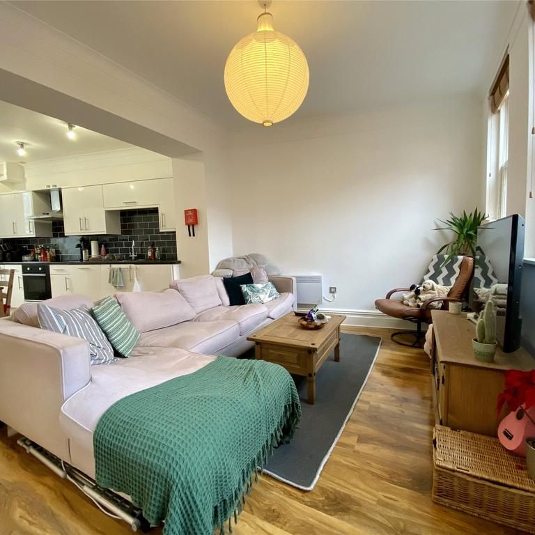3 bedroom apartment to rent - Photo 1