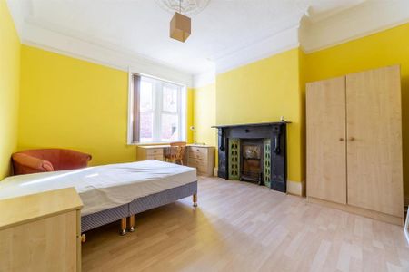 6 bedroom terraced house to rent - Photo 3