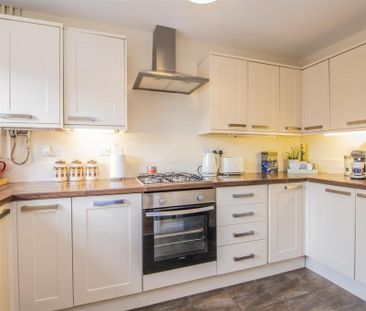 3 bed House - Semi-Detached To Let - Photo 6