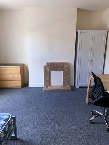 4 bedroom terraced house to rent - Photo 4