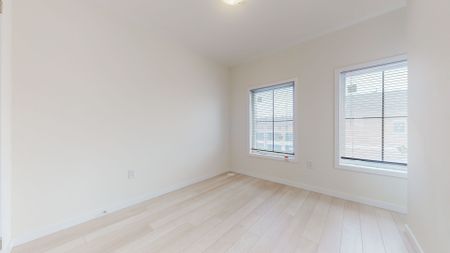 For Lease - 10 Seacoasts Circle, Vaughan, Ontario - Photo 3