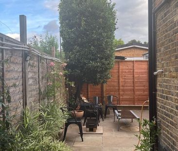 5 Bed Semi-Detached House, Waddon Road, CR0 - Photo 2
