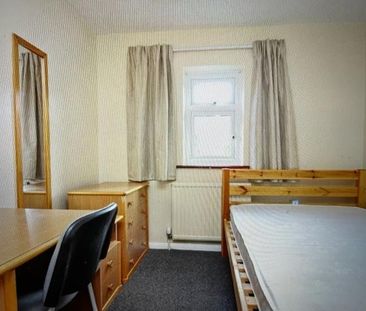 6 bedroom house to rent - Photo 2