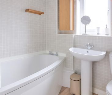 A 3 Bedroom House - End Terrace in Hucclecote GL33UG - Photo 5
