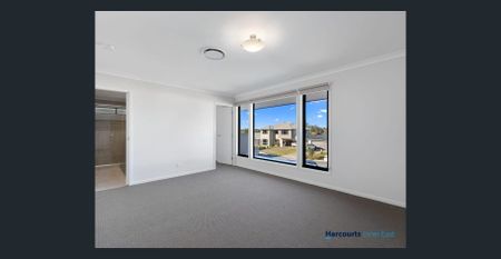 Modern Family Entertainer in a Prime Location - Photo 3