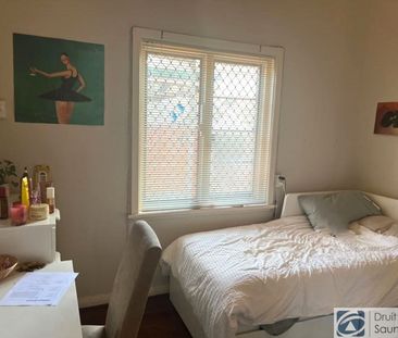 Character Home - Photo 4