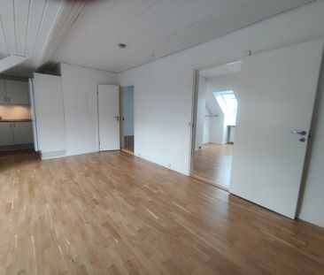 Stor og lys lejlighed på øverste etage - Foto 6