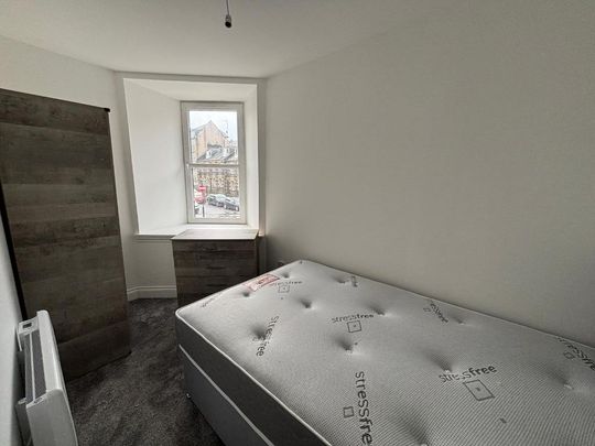 3 bedroom flat to rent - Photo 1