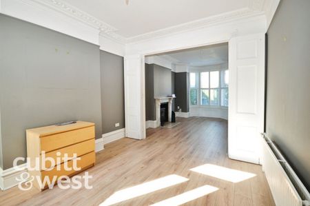 4 bedroom end of terrace house to rent - Photo 2