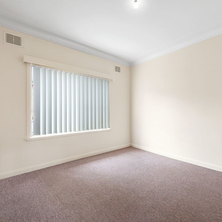 2/6 Armstrong Street, West Wollongong NSW 2500, West Wollongong - Photo 1