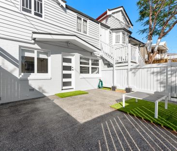 Unit 2/34 Didsbury Street, East Brisbane. - Photo 1