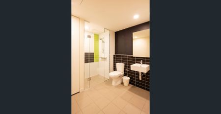 In the heart of Victoria Harbour - Photo 2