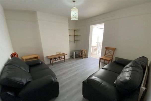 4 bedroom semi-detached house to rent - Photo 1