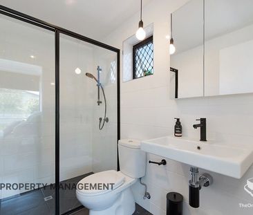 AIRCONDITIONED +CLOSE TO EVERYTHING +PHYSICAL SEPARATION BETWEEN BE... - Photo 5