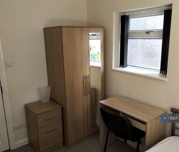 1 bedroom in a house share to rent - Photo 6