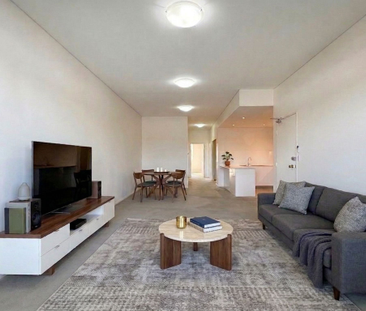 MODERN STREET FACING APARTMENT! - Photo 1