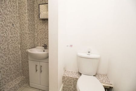 High Street, Rochester - Photo 5