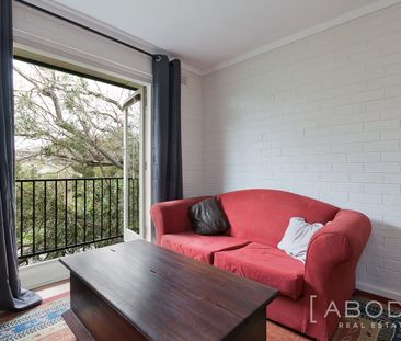 Fully Furnished Apartment in the heart of Crawley - Photo 2