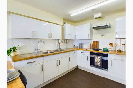 1 Bed Apartment - Photo 5