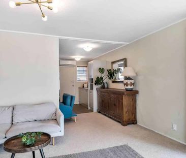 Tidy And Spacious Two Bedroom Unit - Photo 2