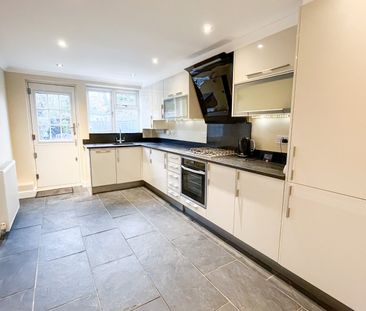 2 bed terraced house to rent in Elm Cottages, Holyport Street, Maid... - Photo 6