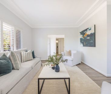 Elevated family home/ City & Water views/ North-facing garden setting - Photo 3