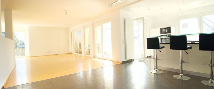 MIETE: Großzügiges, modernes Einfamilienhaus mit Pool, - Foto 1