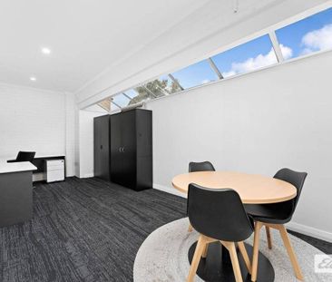 Spacious 5-Bedroom Home in the Heart of Wollongong CBD - Photo 5