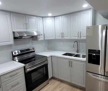 For Lease - 6 Banting Crescent, Brampton, Ontario - Photo 2