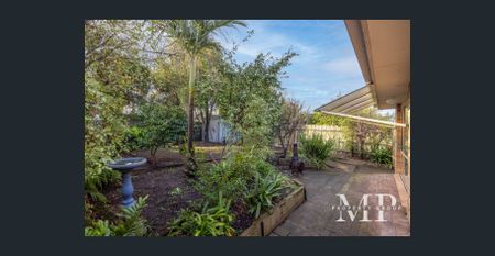 Just minutes to the beach! - Photo 5