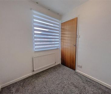 3 bedroom end of terrace house to rent - Photo 3