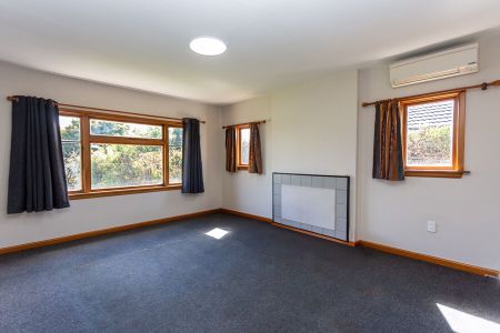 ON POPULAR SUVA ST – RICCARTON OFFERING 4 Bedrooms 2 Bathrooms - Photo 2