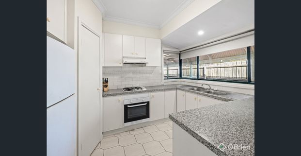 QUIET CUL DE SAC POSITION IN SOUTH SIDE LOCATION! - Photo 1