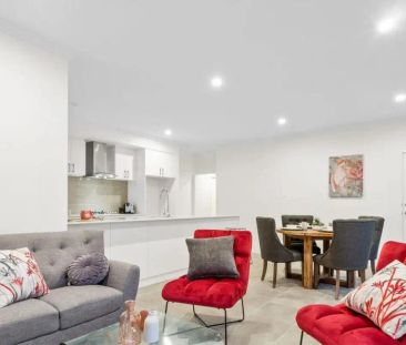 “STYLISH EASY LIVING!” - Photo 6