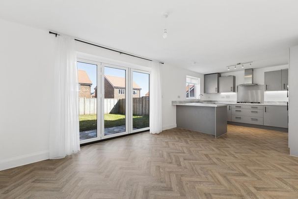 4 bedroom detached house to rent - Photo 1